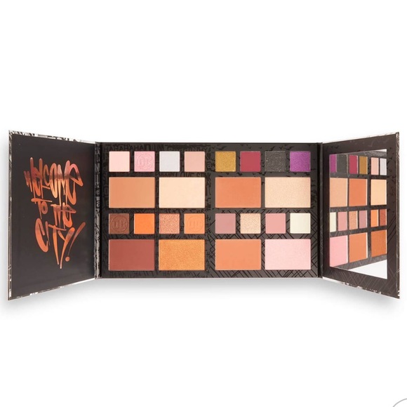 Makeup Revolution X DC Universe Large Palette Eyeshadow Blush New in box - Picture 4 of 6